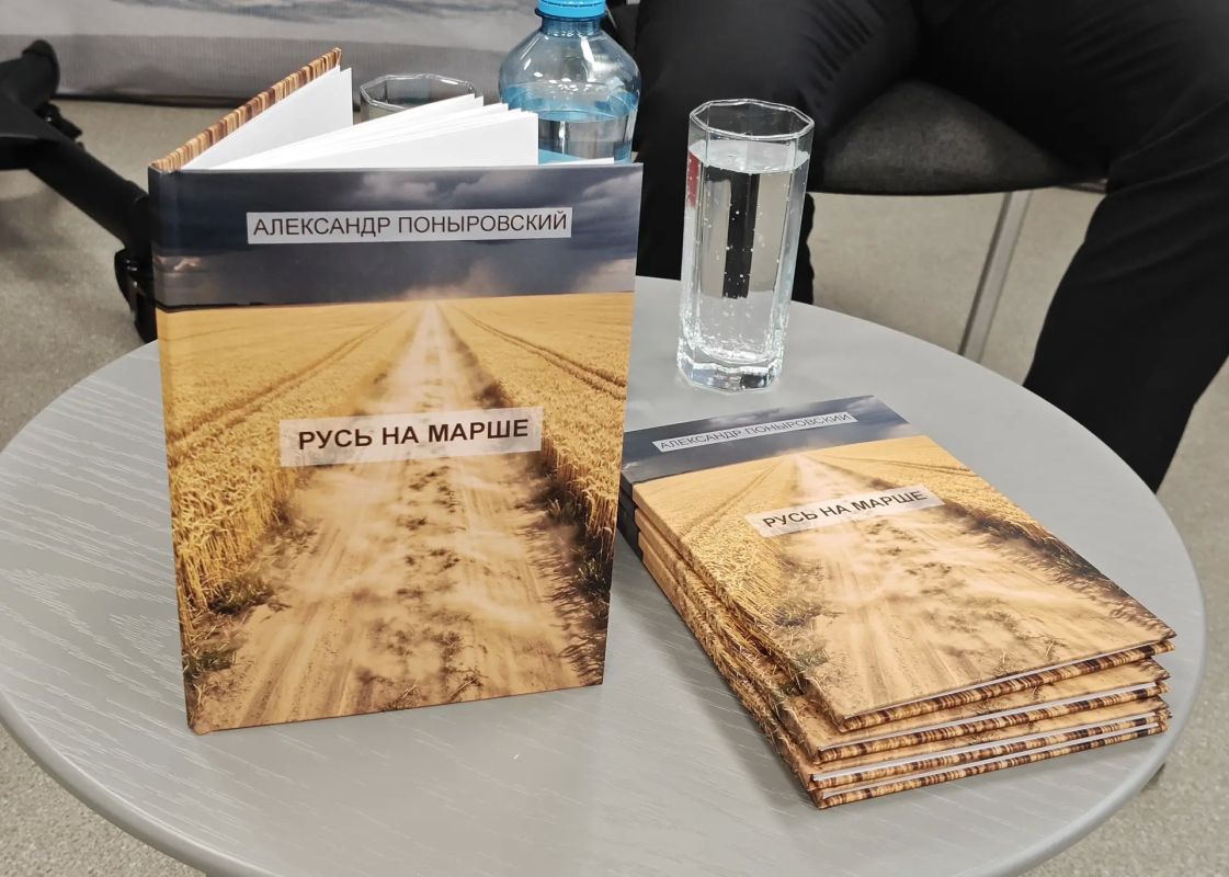 Презентация поэмы «Русь на марше»: подлинные истории героев СВО прозвучали в Мурманском областном краеведческом музее Презентация поэмы «Русь на марше»: подлинные истории героев СВО прозвучали в Мурманском областном краеведческом музее