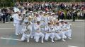 Кадры из Североморска: ансамбль песни и пляски Краснознамённого имени Ушакова Северного флота создает настроение гостям праздника - Дня Военно-Морского флота России