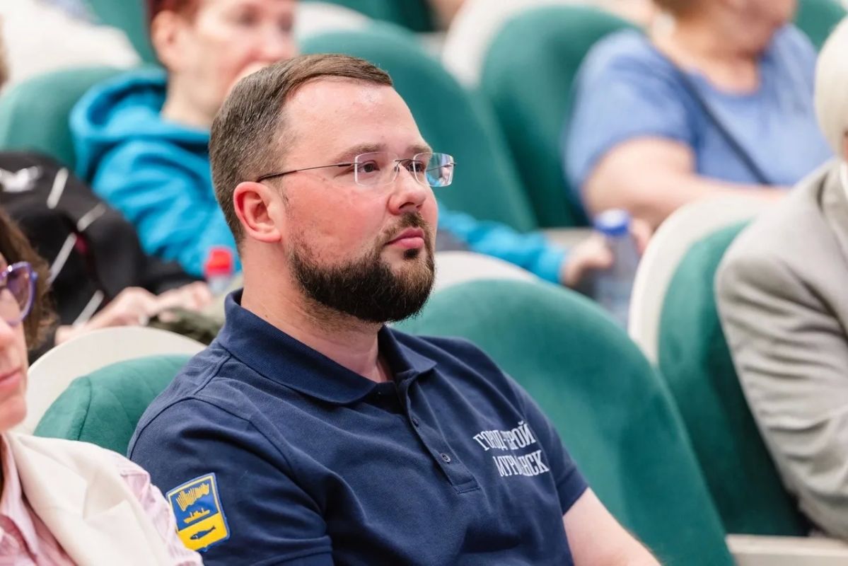 В Центре культурного развития прошла встреча губернатора Андрея Чибиса с жителями Ленинского округа В Центре культурного развития прошла встреча губернатора Андрея Чибиса с жителями Ленинского округа