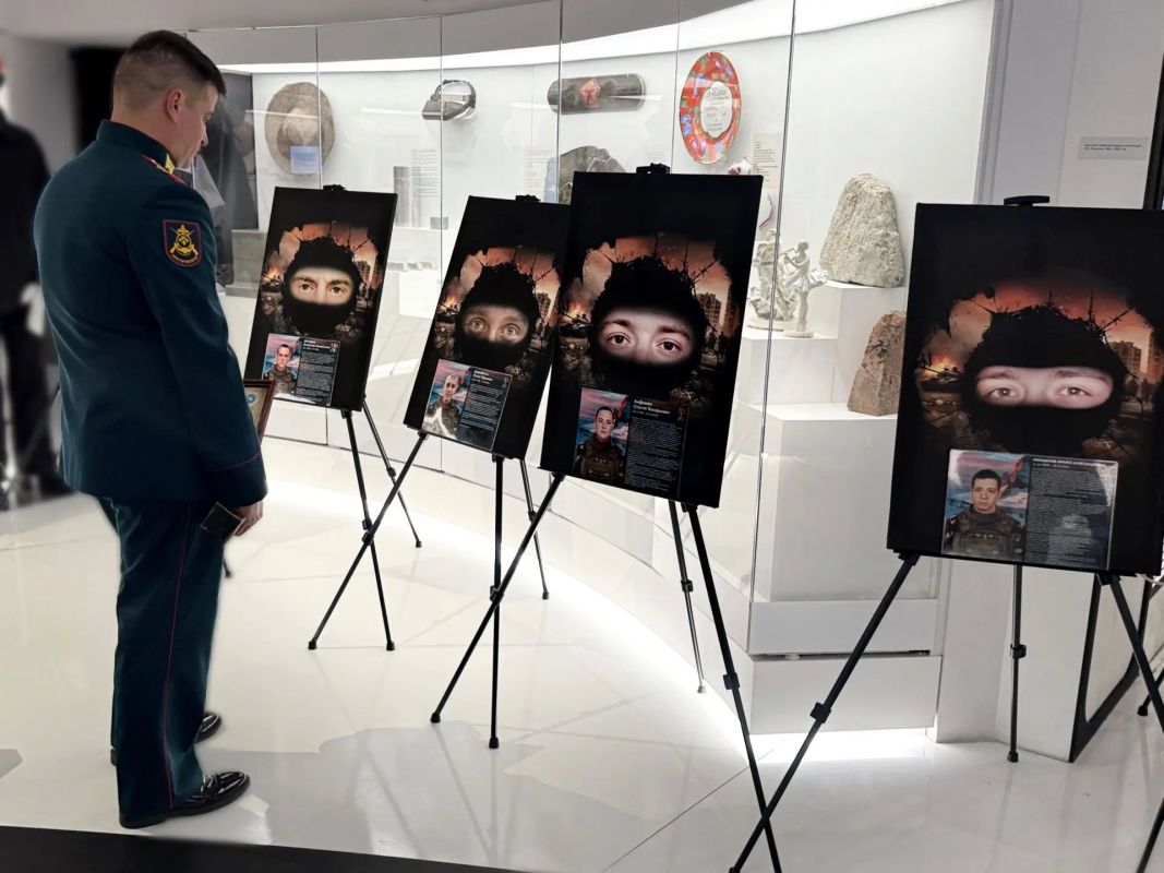 30 портретов героев СВО: выставка памяти военнослужащих из Алакуртти открылась в Мурманске 30 портретов героев СВО: выставка памяти военнослужащих из Алакуртти открылась в Мурманске