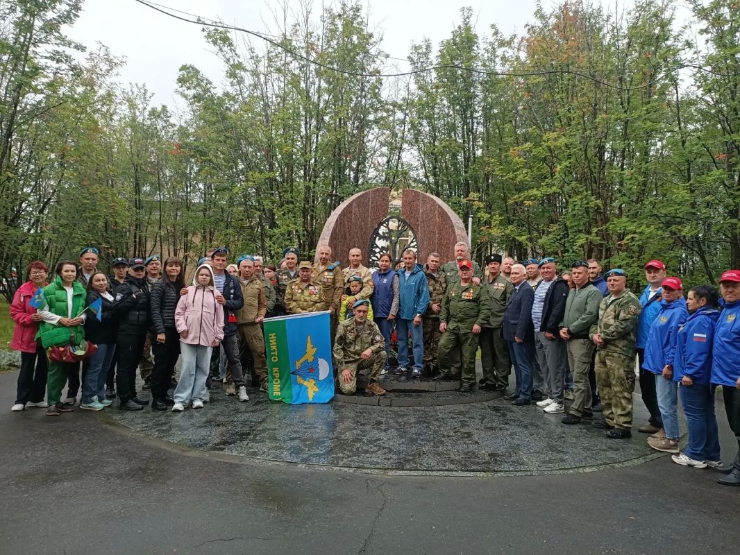 «Дорогами Памяти» в Мурманске: Автопробег в честь Героев в День Воздушно-десантных войск «Дорогами Памяти» в Мурманске: Автопробег в честь Героев в День Воздушно-десантных войск
