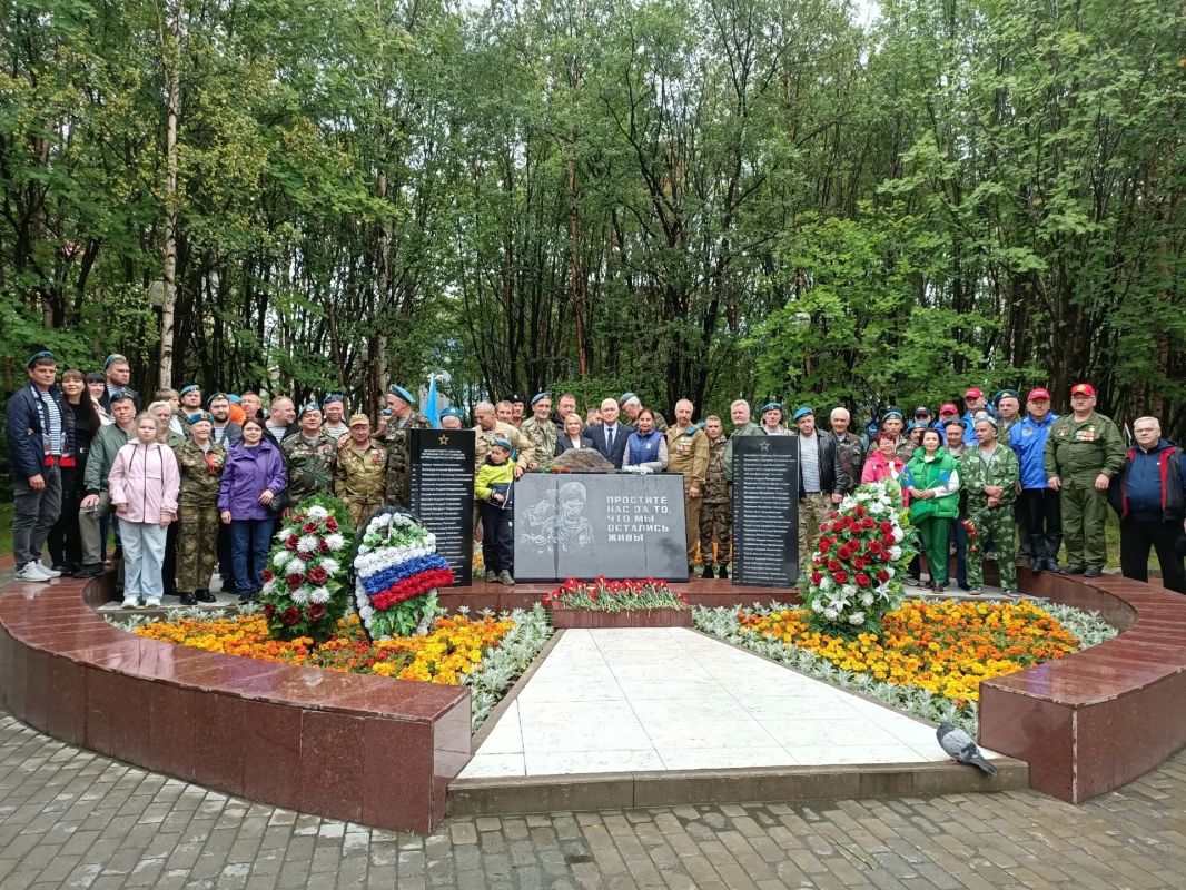 «Дорогами Памяти» в Мурманске: Автопробег в честь Героев в День Воздушно-десантных войск «Дорогами Памяти» в Мурманске: Автопробег в честь Героев в День Воздушно-десантных войск