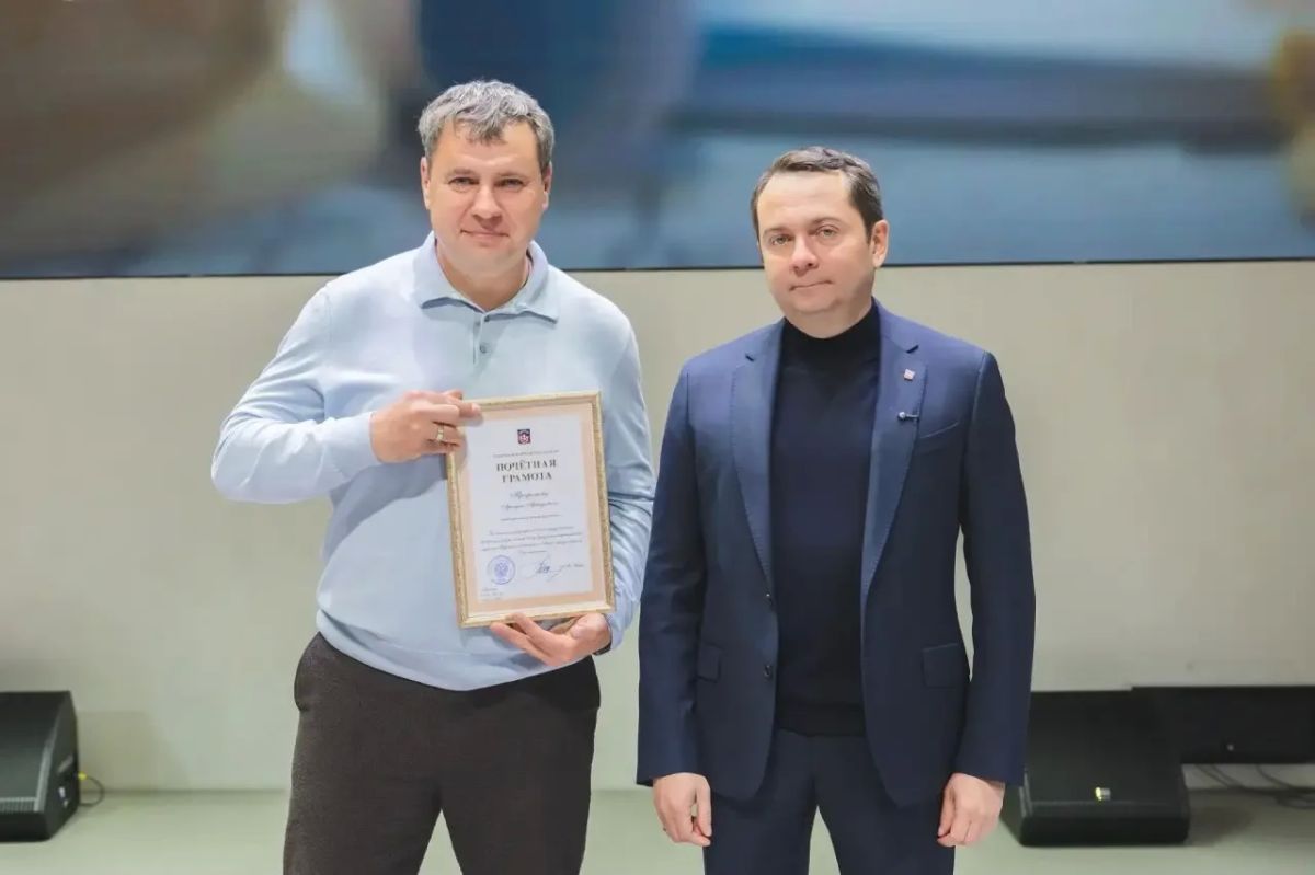 Андрей Чибис: Мы возродили масштабное строительство в Заполярье! Сегодня, как и 70 лет назад, над Мурманском возвышаются краны, растут дома Андрей Чибис: Мы возродили масштабное строительство в Заполярье! Сегодня, как и 70 лет назад, над Мурманском возвышаются краны, растут дома