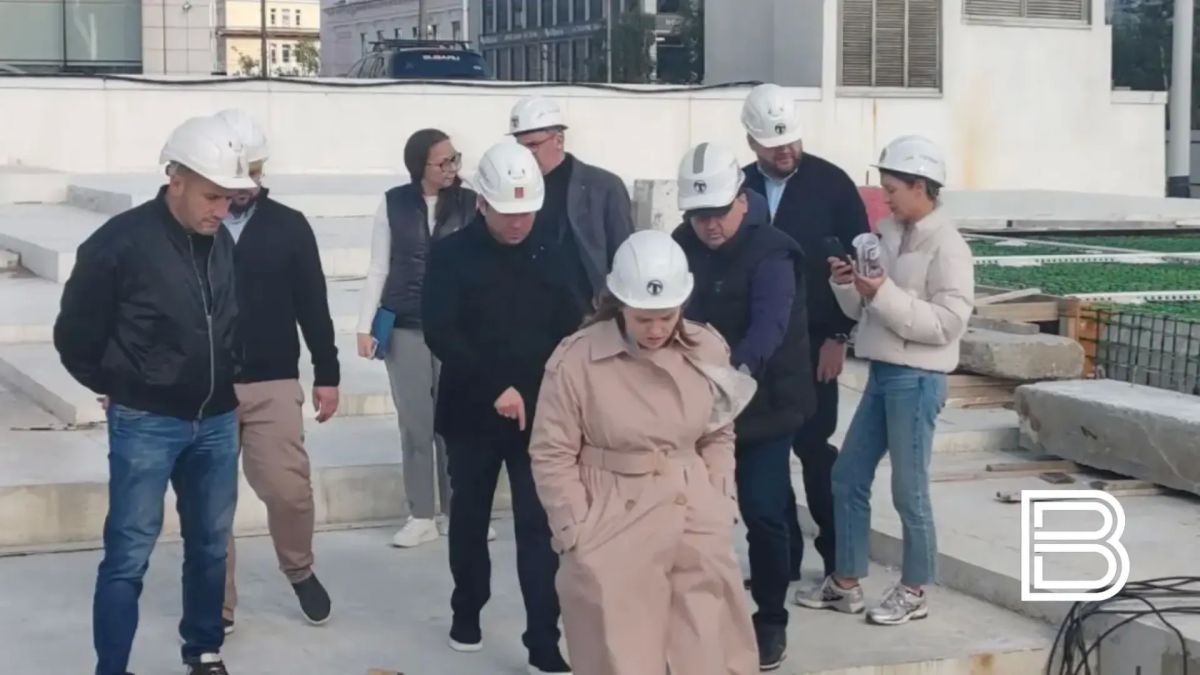Работы на площади Пять Углов в Мурманске со стороны "Арктики" завершат до конца года Работы на площади Пять Углов в Мурманске со стороны "Арктики" завершат до конца года