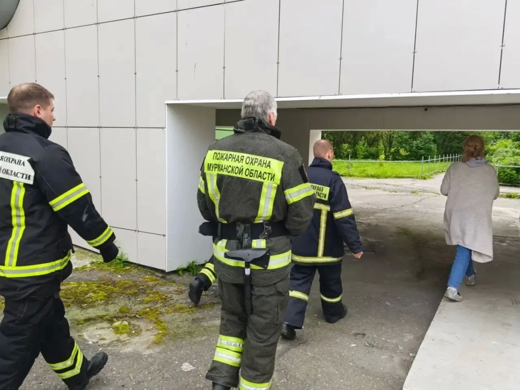 В Мурманске прошли занятия по оперативно-тактическому изучению района выезда В Мурманске прошли занятия по оперативно-тактическому изучению района выезда