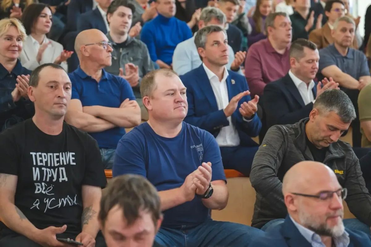 Андрей Чибис: Мы возродили масштабное строительство в Заполярье! Сегодня, как и 70 лет назад, над Мурманском возвышаются краны, растут дома Андрей Чибис: Мы возродили масштабное строительство в Заполярье! Сегодня, как и 70 лет назад, над Мурманском возвышаются краны, растут дома