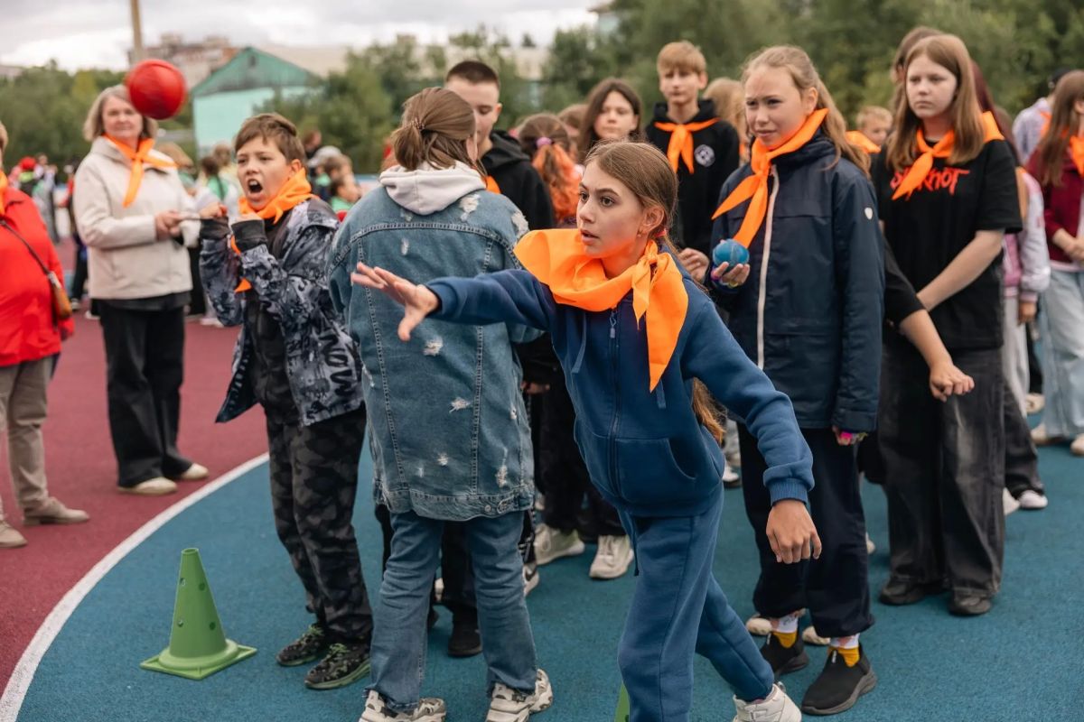 Каждый новый день в городском летнем лагере не похож на предыдущий: сегодня в преддверии Дня физкультурника юные мурманчане приняли участие в спортивном празднике Каждый новый день в городском летнем лагере не похож на предыдущий: сегодня в преддверии Дня физкультурника юные мурманчане приняли участие в спортивном празднике