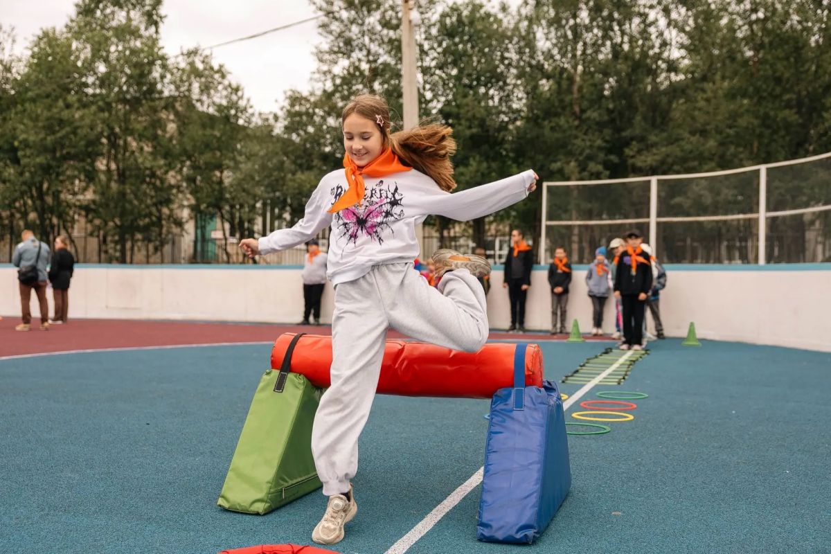 Каждый новый день в городском летнем лагере не похож на предыдущий: сегодня в преддверии Дня физкультурника юные мурманчане приняли участие в спортивном празднике Каждый новый день в городском летнем лагере не похож на предыдущий: сегодня в преддверии Дня физкультурника юные мурманчане приняли участие в спортивном празднике