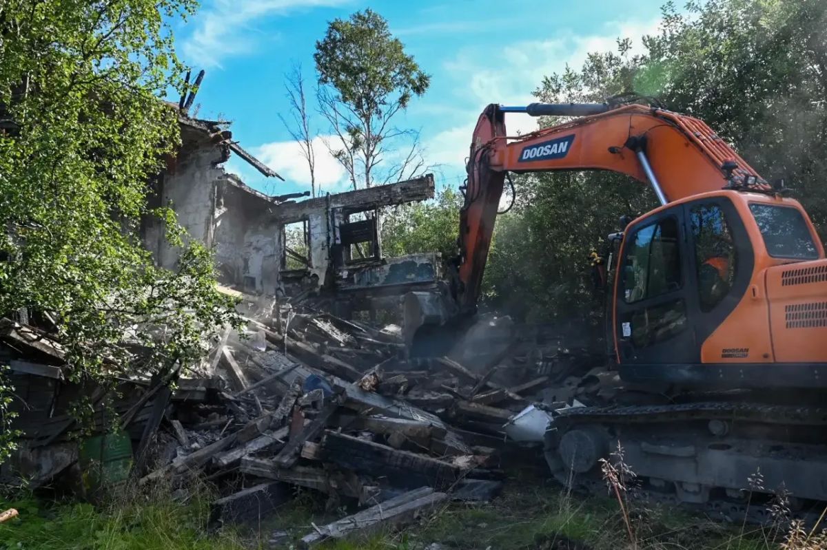 Продолжаем избавлять город от аварийного жилого фонда Продолжаем избавлять город от аварийного жилого фонда
