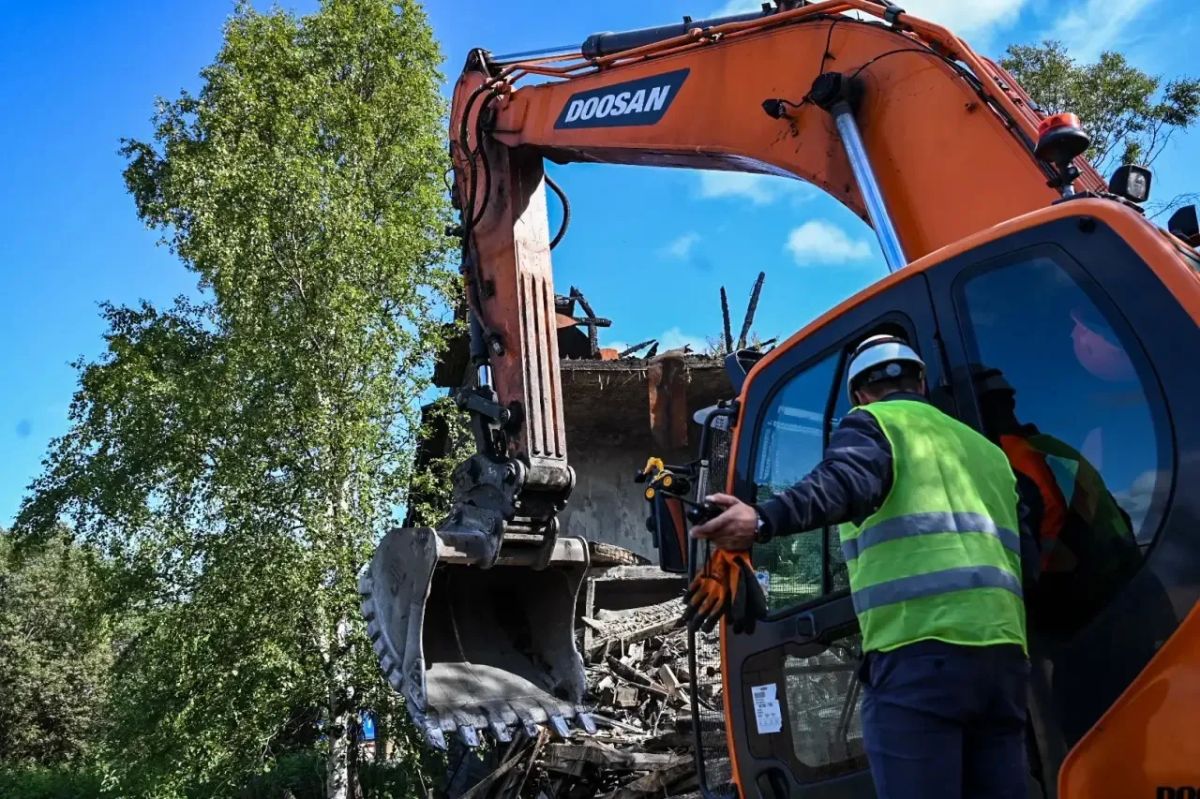 Продолжаем избавлять город от аварийного жилого фонда Продолжаем избавлять город от аварийного жилого фонда