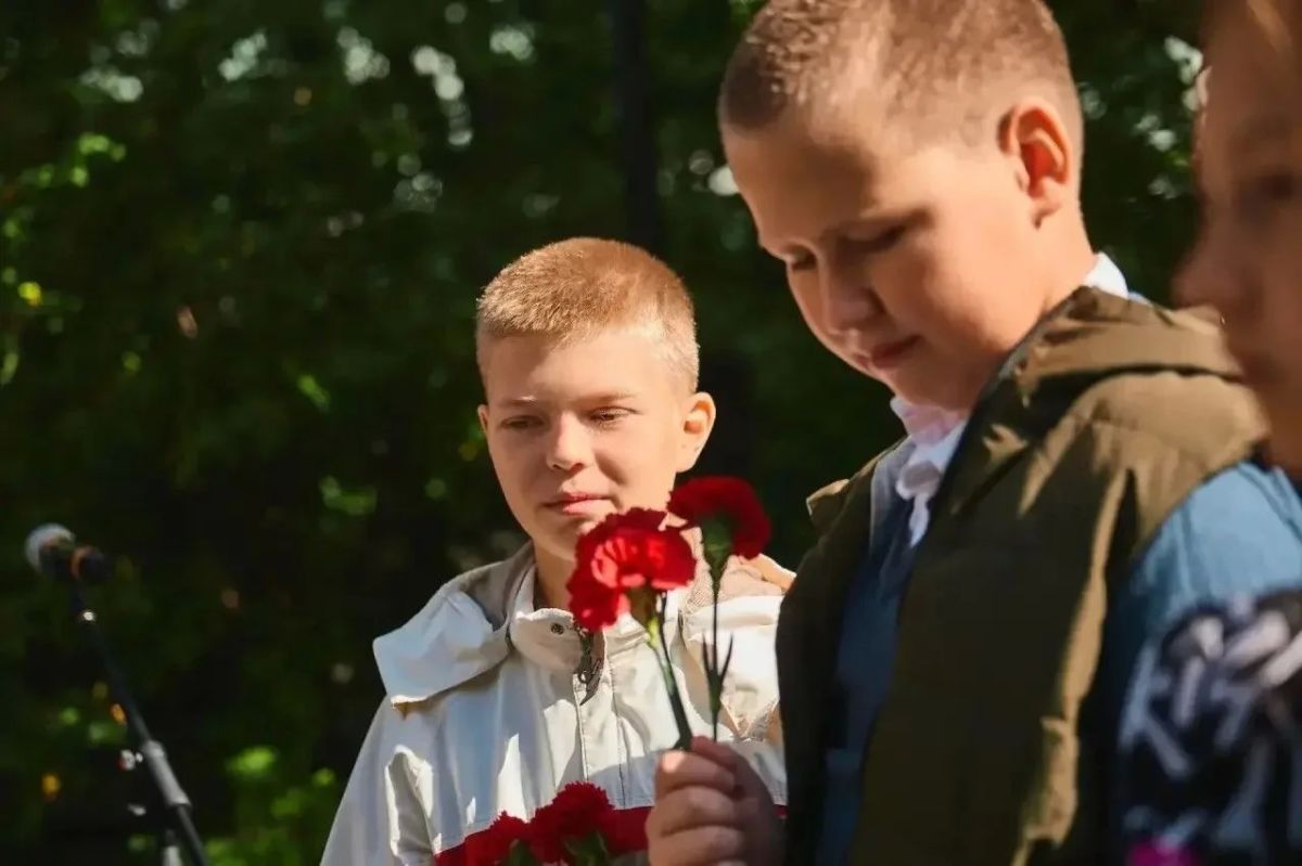 Мурманчане почтили память военных строителей города-героя Мурманчане почтили память военных строителей города-героя