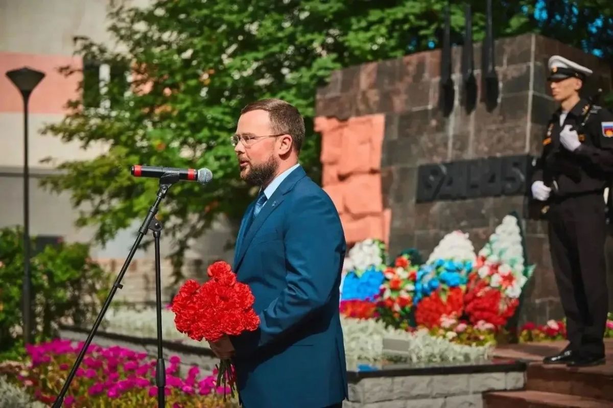Мурманчане почтили память военных строителей города-героя Мурманчане почтили память военных строителей города-героя