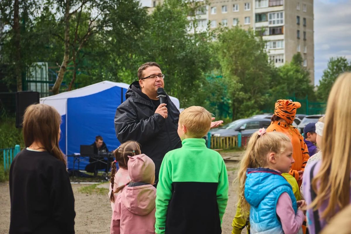 «День двора» подарил жителям домов №№ 47–50 по ул. Капитана Копытова яркие эмоции и отличное настроение «День двора» подарил жителям домов №№ 47–50 по ул. Капитана Копытова яркие эмоции и отличное настроение