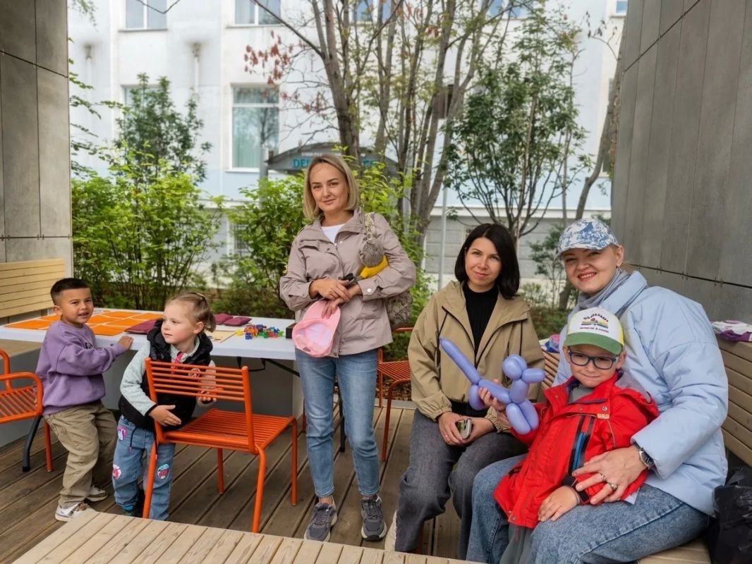 Не менее яркой и насыщенной получилась программа на ул. Ленинградской: в субботу здесь отметили День строителя Не менее яркой и насыщенной получилась программа на ул. Ленинградской: в субботу здесь отметили День строителя