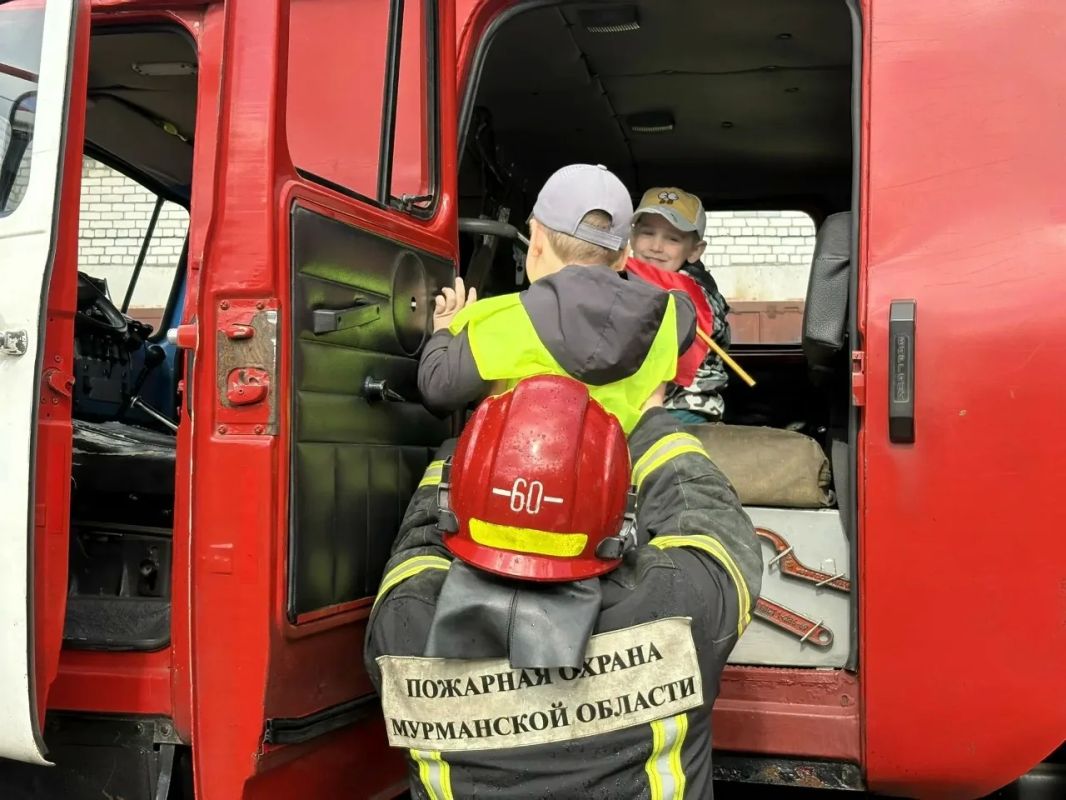 В детстве каждый мечтает стать героем В детстве каждый мечтает стать героем
