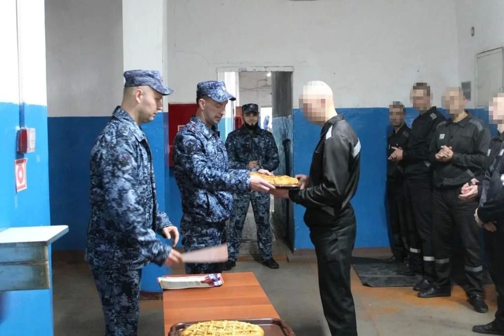 В мурманской колонии наградили передовиков швейного производства В мурманской колонии наградили передовиков швейного производства