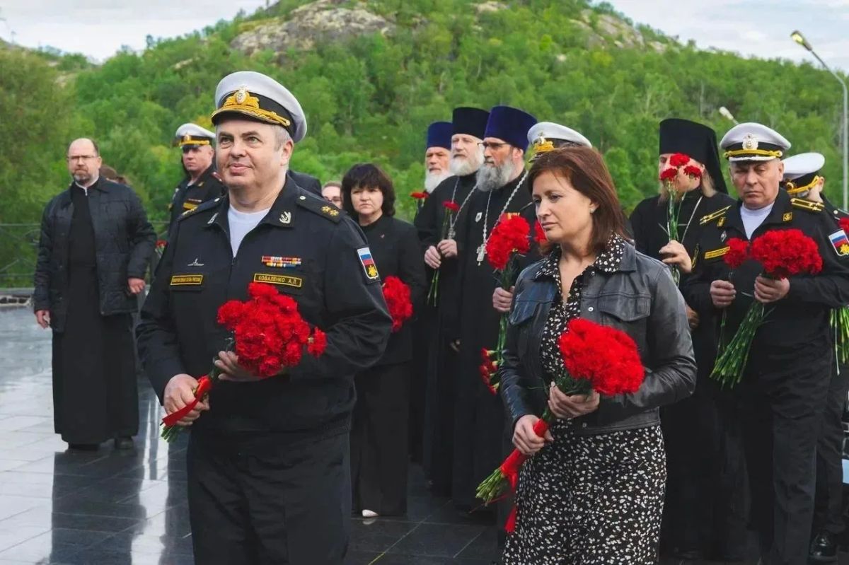 Сегодня в Мурманской области прошли траурные мероприятия, посвященные 26-й годовщине гибели атомной подводной лодки «Курск» Сегодня в Мурманской области прошли траурные мероприятия, посвященные 26-й годовщине гибели атомной подводной лодки «Курск»
