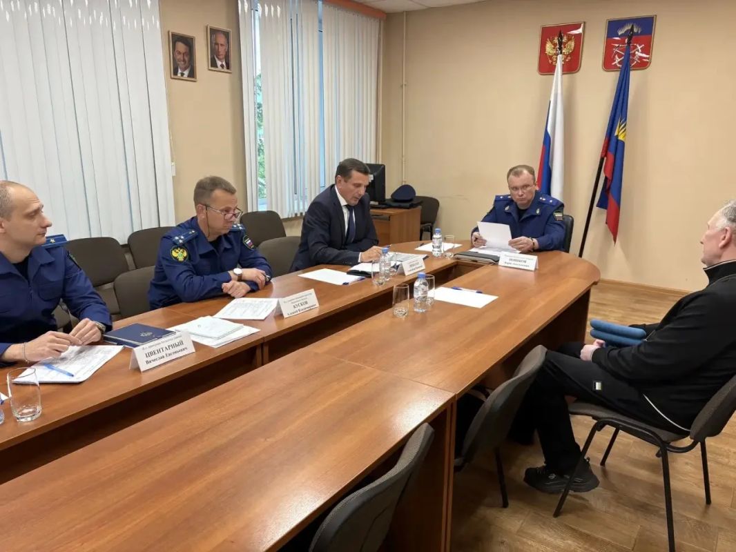Прокурор области Борис Новиков провел личный прием жителей города Североморска, Кольского округа и ЗАТО Александровск Прокурор области Борис Новиков провел личный прием жителей города Североморска, Кольского округа и ЗАТО Александровск