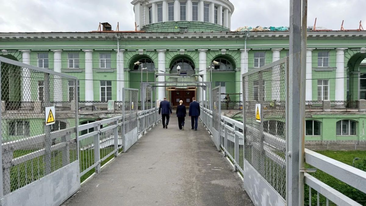 Железнодорожный вокзал Мурманска постепенно обновляется Железнодорожный вокзал Мурманска постепенно обновляется