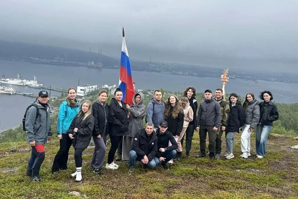 В УФСИН России по Мурманской области отметили День Государственного флага Российской Федерации патриотической акцией