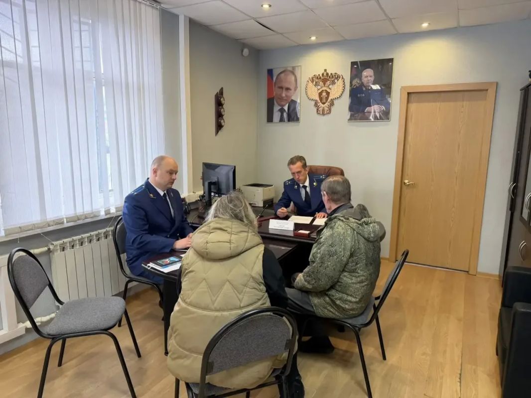Заместитель прокурора Мурманской области Василий Шилин провел личный прием жителей Печенгского муниципального округа Заместитель прокурора Мурманской области Василий Шилин провел личный прием жителей Печенгского муниципального округа