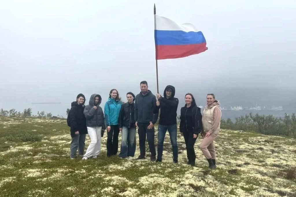 В УФСИН России по Мурманской области отметили День Государственного флага Российской Федерации патриотической акцией В УФСИН России по Мурманской области отметили День Государственного флага Российской Федерации патриотической акцией