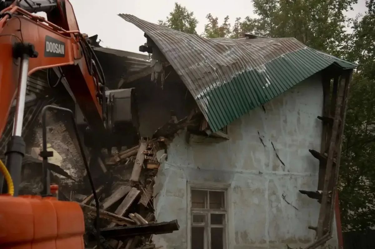 В Ленинском округе закрыта ещё одна страница непростой истории: снесен аварийный дом № 8 по проезду Профессора Жуковского В Ленинском округе закрыта ещё одна страница непростой истории: снесен аварийный дом № 8 по проезду Профессора Жуковского