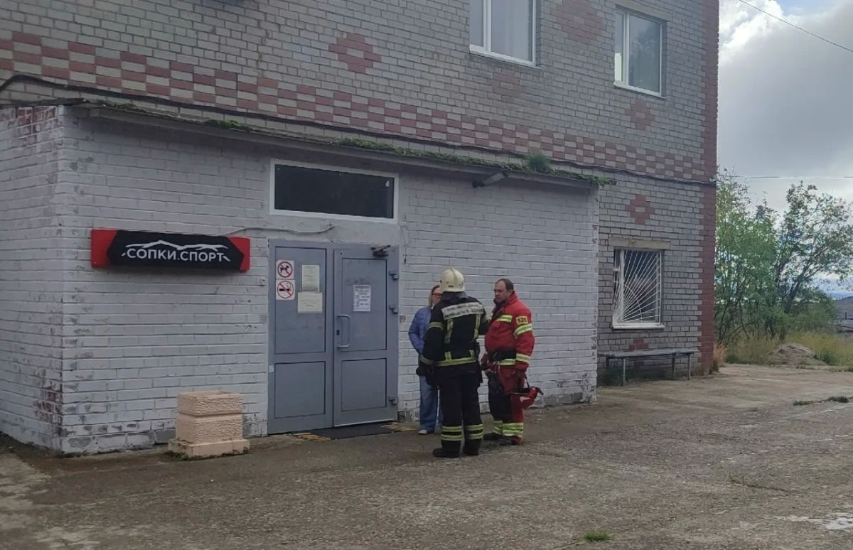 В рамках проведения контрольной проверки оперативно-служебной деятельности Печенгского филиала ГПС Управлением по ГОЧС и ПБ Мурманской области огнеборцы пожарных подразделений Печенгского пожарно-спасательного гарнизона... В рамках проведения контрольной проверки оперативно-служебной деятельности Печенгского филиала ГПС Управлением по ГОЧС и ПБ Мурманской области огнеборцы пожарных подразделений Печенгского пожарно-спасательного гарнизона...