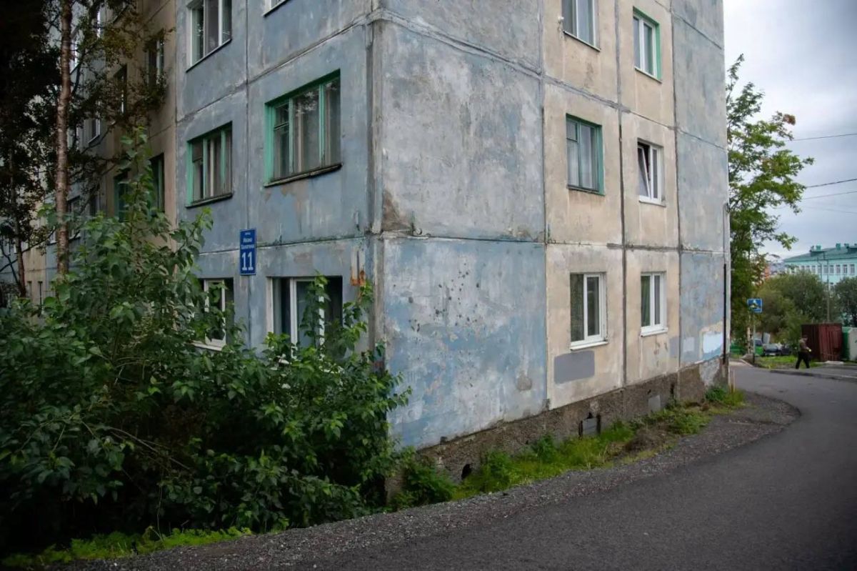 По сигналам жителей отремонтировали участок пр. Ивана Халатина По сигналам жителей отремонтировали участок пр. Ивана Халатина