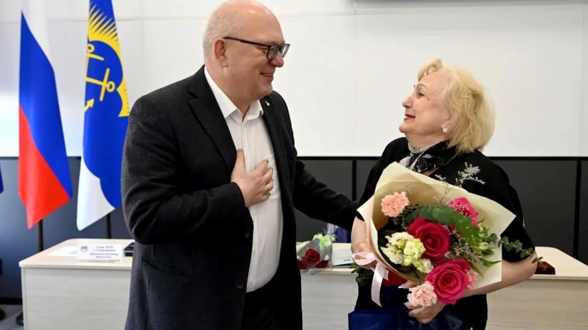 Валентине Семеновне Малковой вручили почетный знак "За заслуги перед Североморском" Валентине Семеновне Малковой вручили почетный знак "За заслуги перед Североморском"