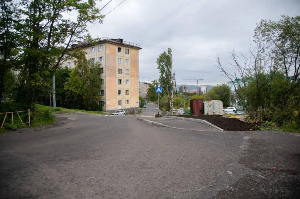 По сигналам жителей отремонтировали участок пр. Ивана Халатина По сигналам жителей отремонтировали участок пр. Ивана Халатина
