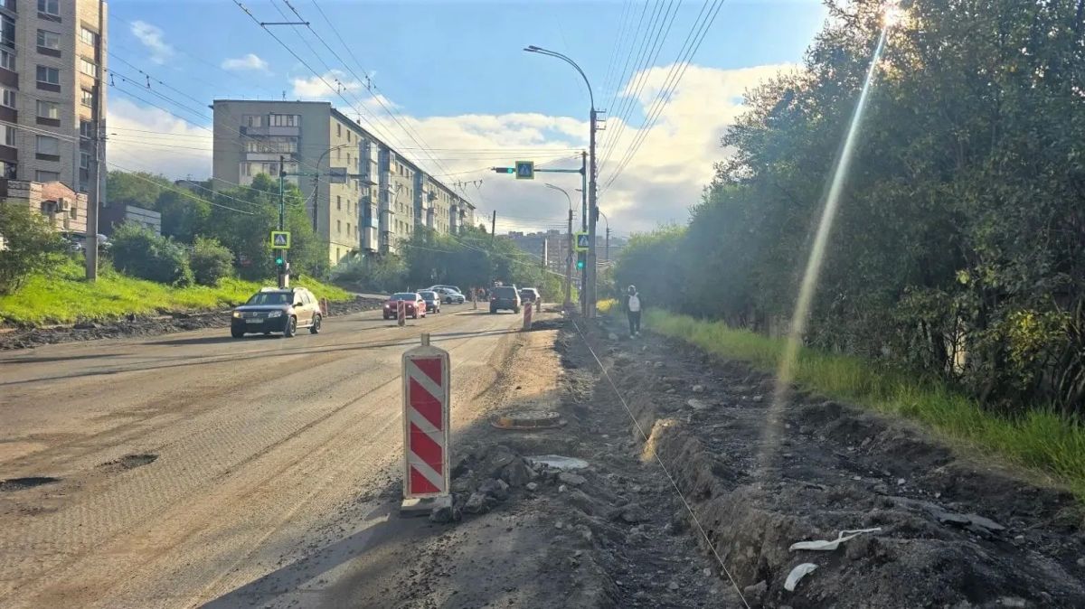 Новый подрядчик приступил к ремонту дорог на Павлова и Радищева в Мурманске Новый подрядчик приступил к ремонту дорог на Павлова и Радищева в Мурманске
