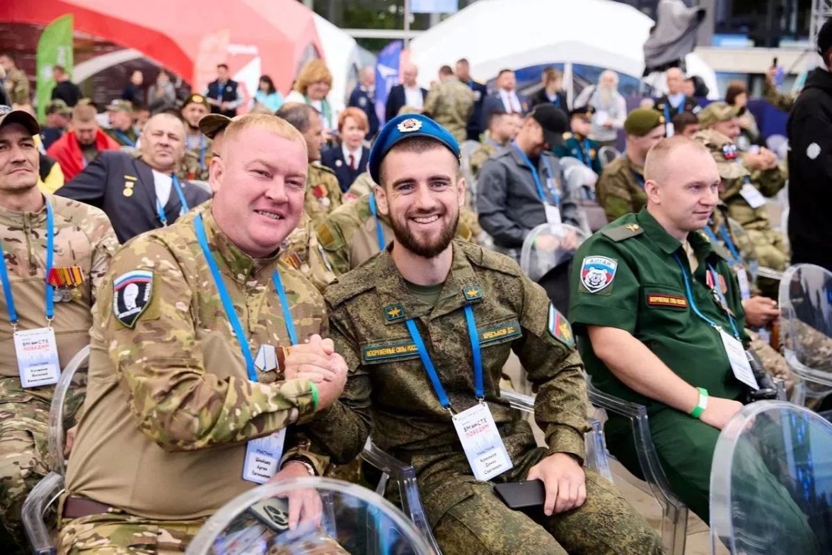 Делегация Мурманской области приняла участие во Всероссийском форумe ветеранов СВО «Вместе победим» Делегация Мурманской области приняла участие во Всероссийском форумe ветеранов СВО «Вместе победим»