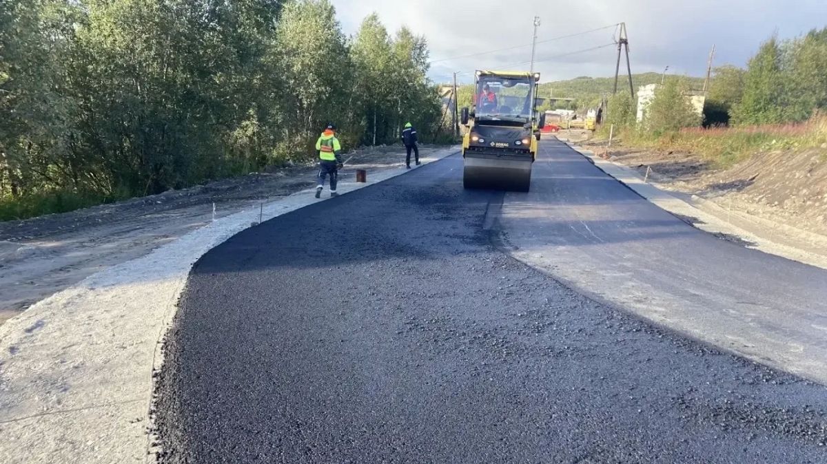 Строительство дороги возобновили на Матросской улице в Североморске Строительство дороги возобновили на Матросской улице в Североморске