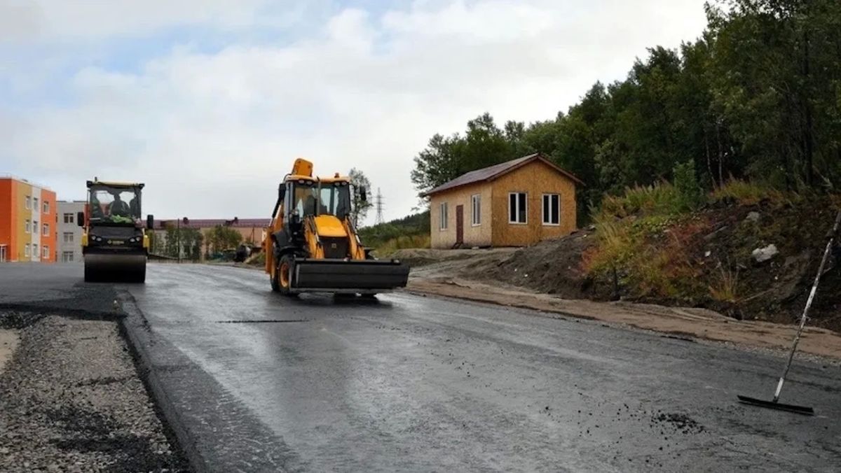 Строительство дороги возобновили на Матросской улице в Североморске Строительство дороги возобновили на Матросской улице в Североморске