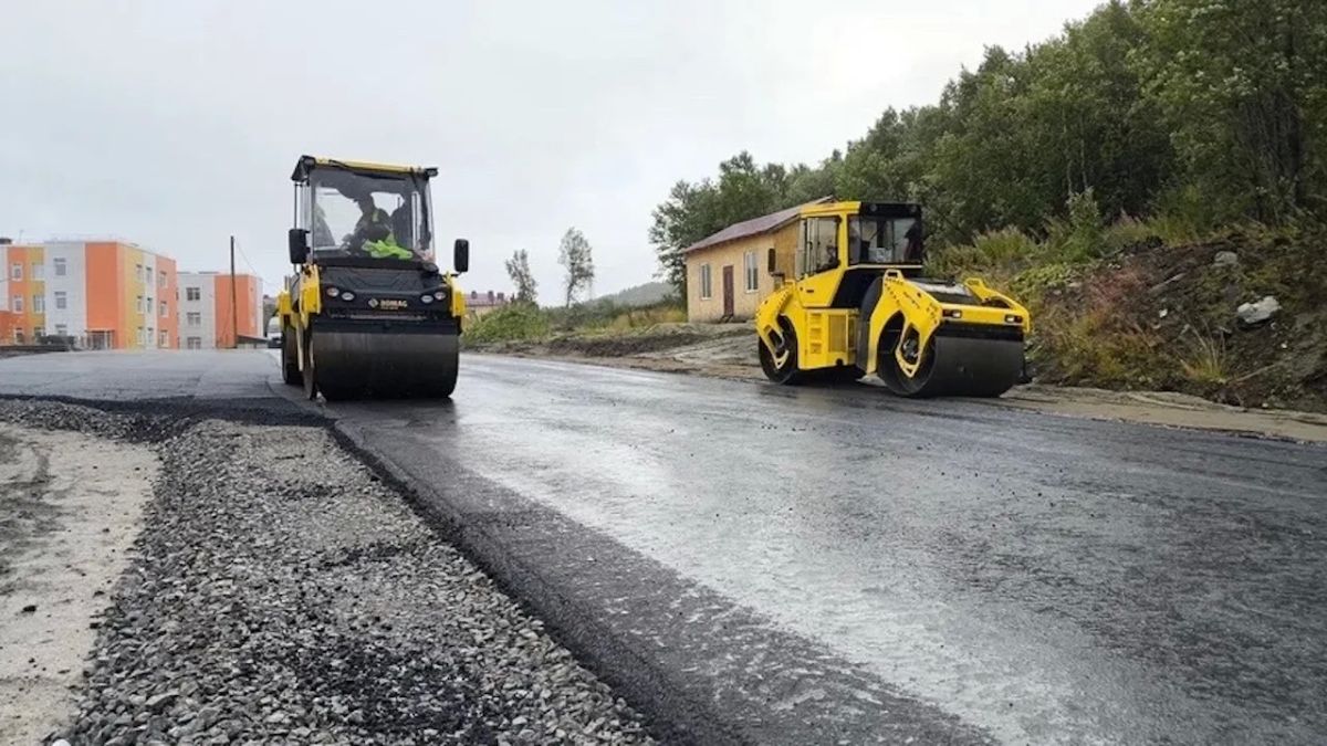 Строительство дороги возобновили на Матросской улице в Североморске Строительство дороги возобновили на Матросской улице в Североморске