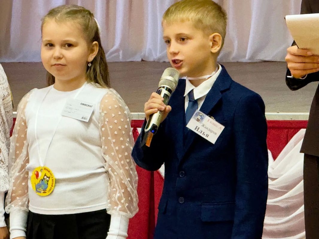 Вице-губернатор – министр цифрового развития Ольга Степакова поздравила коллектив и учащихся гимназии №9 Мурманска с Днём знаний Вице-губернатор – министр цифрового развития Ольга Степакова поздравила коллектив и учащихся гимназии №9 Мурманска с Днём знаний