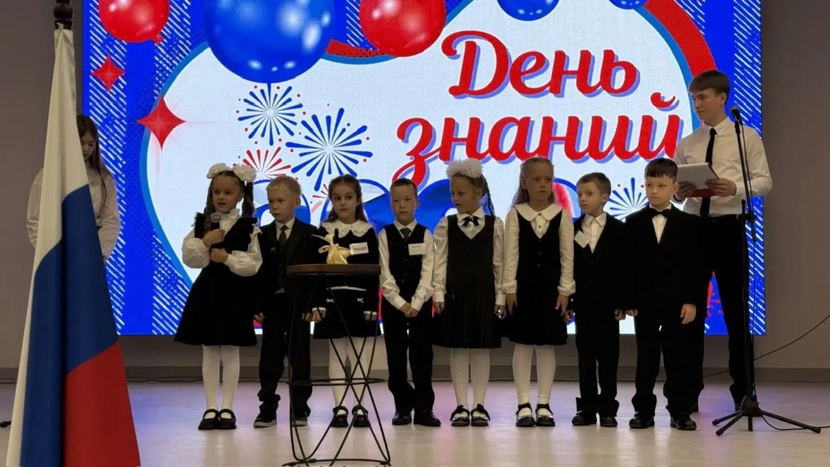 Министр образования и науки Мурманской области Диана Кузнецова приняла участие в торжественной линейке в Мурманском академическом лицее и поздравила школьников, педагогов и родителей с началом нового учебного года Министр образования и науки Мурманской области Диана Кузнецова приняла участие в торжественной линейке в Мурманском академическом лицее и поздравила школьников, педагогов и родителей с началом нового учебного года