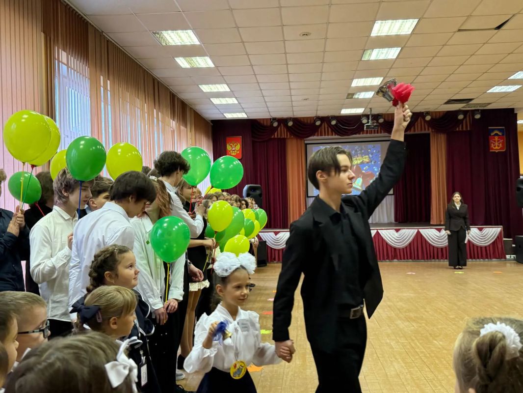 Вице-губернатор – министр цифрового развития Ольга Степакова поздравила коллектив и учащихся гимназии №9 Мурманска с Днём знаний Вице-губернатор – министр цифрового развития Ольга Степакова поздравила коллектив и учащихся гимназии №9 Мурманска с Днём знаний