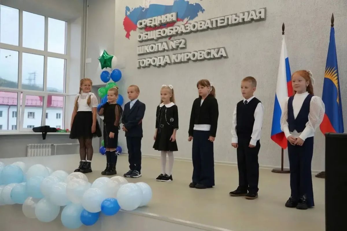 В День знаний обновлённые школы Мурманской области вновь встретили учеников В День знаний обновлённые школы Мурманской области вновь встретили учеников