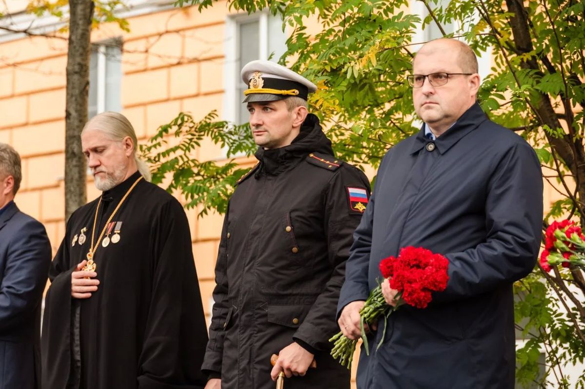 Сегодня на главной сцене улицы Воровского прошла акция «Мы против терроризма», приуроченная ко Дню солидарности в борьбе с терроризмом и годовщине штурма школы № 1 в Беслане в 2004 г. Участники мероприятия почтили память... Сегодня на главной сцене улицы Воровского прошла акция «Мы против терроризма», приуроченная ко Дню солидарности в борьбе с терроризмом и годовщине штурма школы № 1 в Беслане в 2004 г. Участники мероприятия почтили память...