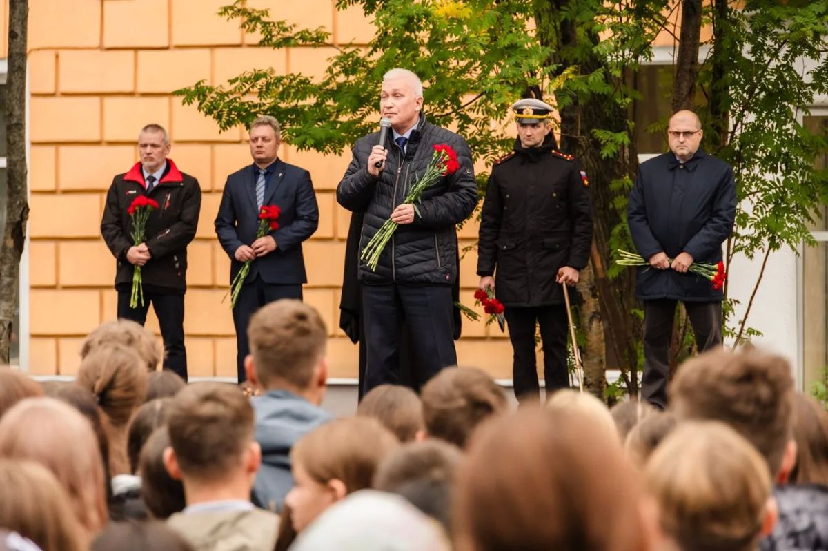 Сегодня на главной сцене улицы Воровского прошла акция «Мы против терроризма», приуроченная ко Дню солидарности в борьбе с терроризмом и годовщине штурма школы № 1 в Беслане в 2004 г. Участники мероприятия почтили память... Сегодня на главной сцене улицы Воровского прошла акция «Мы против терроризма», приуроченная ко Дню солидарности в борьбе с терроризмом и годовщине штурма школы № 1 в Беслане в 2004 г. Участники мероприятия почтили память...