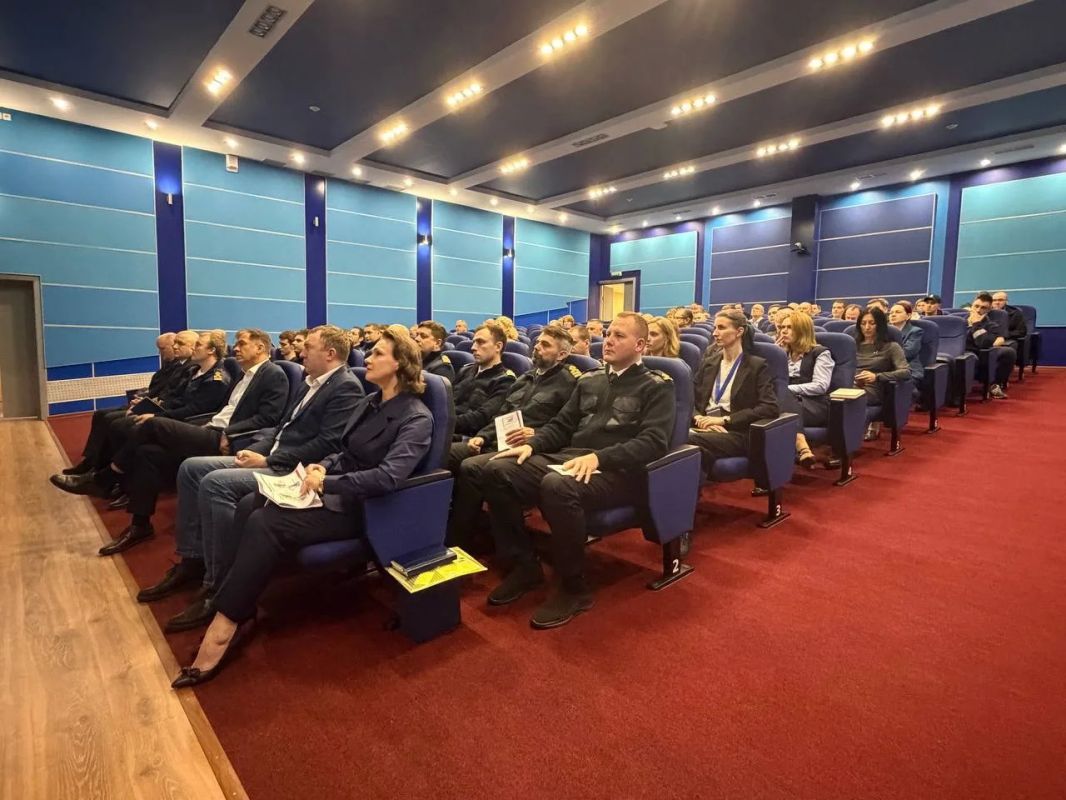 Председатель Избирательной комиссии Мурманской области встретился с коллективом ФГУП «Атомфлот» в рамках проекта «ИнформУИК» Председатель Избирательной комиссии Мурманской области встретился с коллективом ФГУП «Атомфлот» в рамках проекта «ИнформУИК»