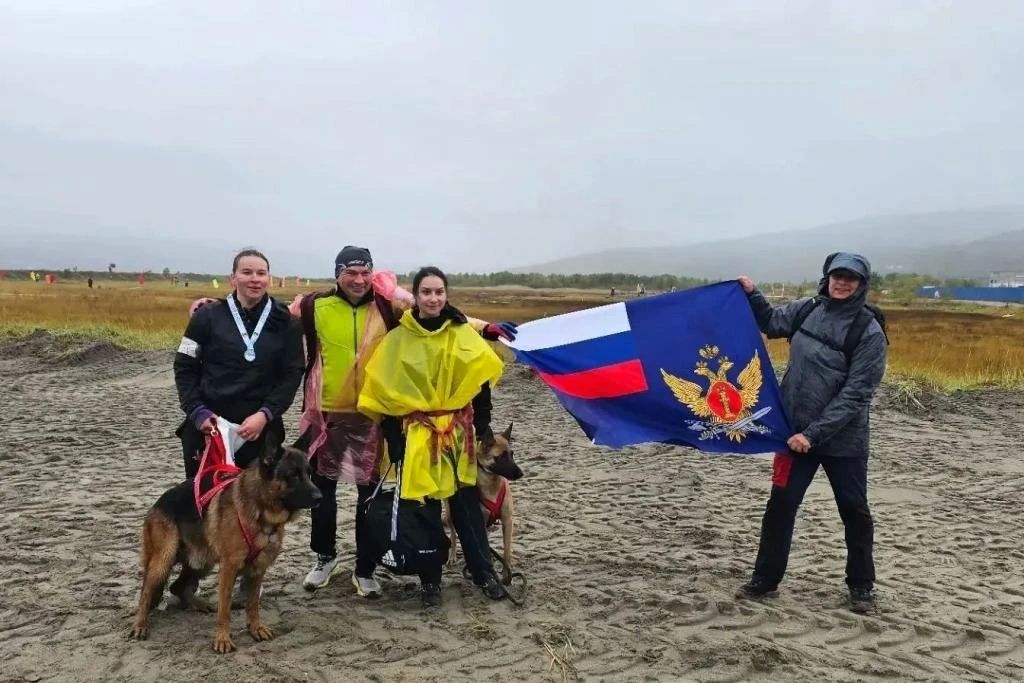 Сотрудники мурманского УФСИН покорили «Заполярный барьер» Сотрудники мурманского УФСИН покорили «Заполярный барьер»