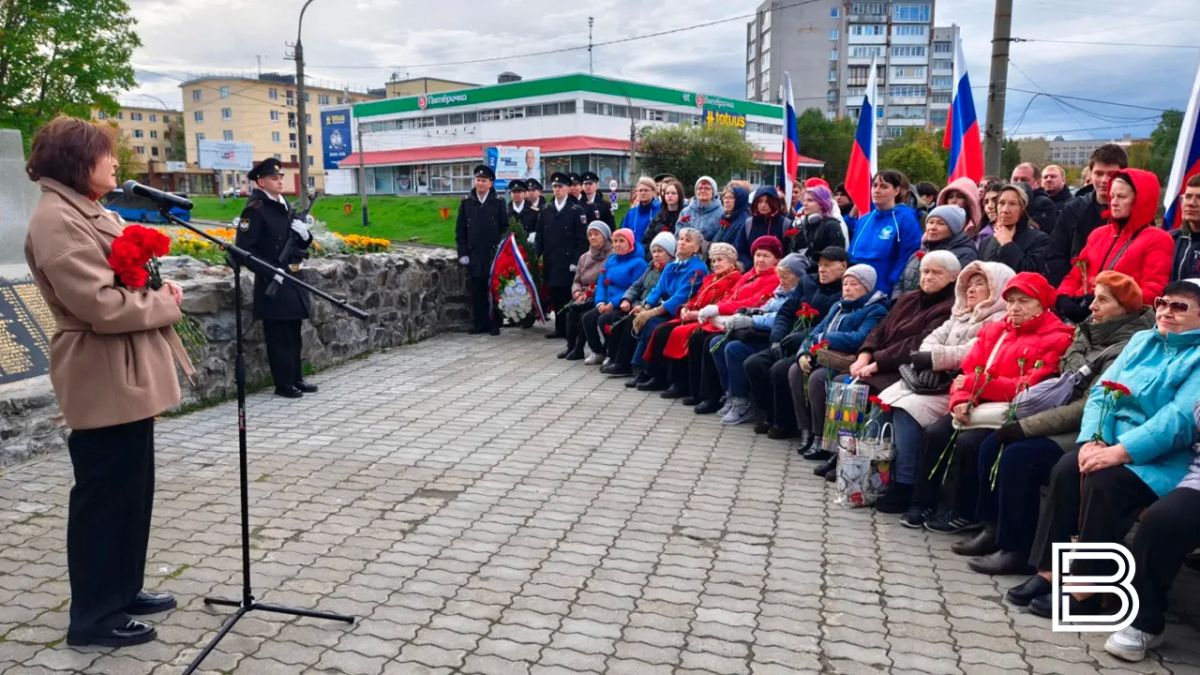 В Мурманске вспоминают подвиг воинов 6-й Героической комсомольской батареи В Мурманске вспоминают подвиг воинов 6-й Героической комсомольской батареи