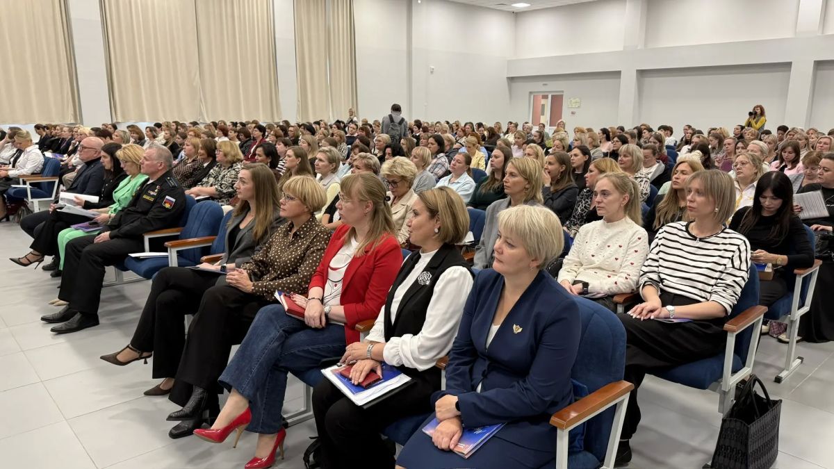 В Североморске прошло традиционное августовское совещание педагогических работников В Североморске прошло традиционное августовское совещание педагогических работников