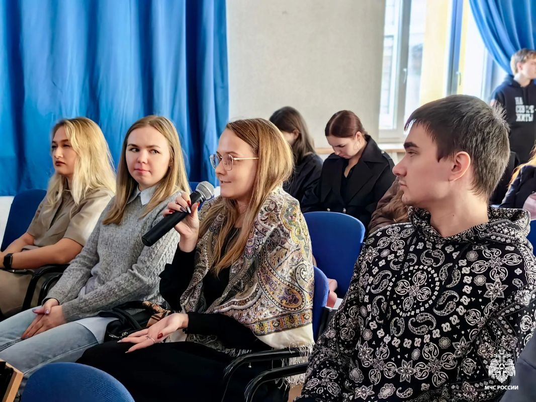 Арктический диалог. Сегодня в стенах Мурманского арктического университета состоялась открытая встреча «Арктический диалог» с Еленой Тарайкович - секретарём Избирательной комиссии Мурманской области Арктический диалог. Сегодня в стенах Мурманского арктического университета состоялась открытая встреча «Арктический диалог» с Еленой Тарайкович - секретарём Избирательной комиссии Мурманской области