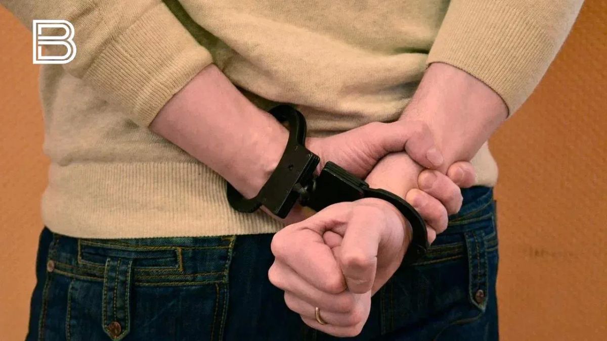В Мурманске мужчина избил 70-летнего отца и угрожал ему расправой