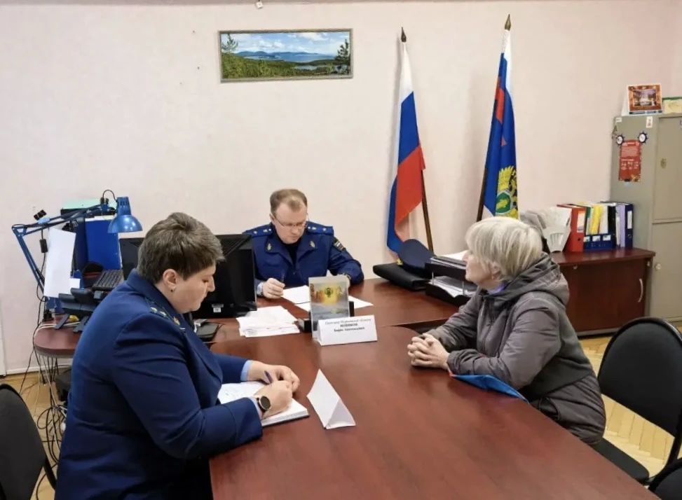 Прокурор области Борис Новиков провел приемы жителей Кандалакшского и Ковдорского округов, г. Полярные Зори Прокурор области Борис Новиков провел приемы жителей Кандалакшского и Ковдорского округов, г. Полярные Зори