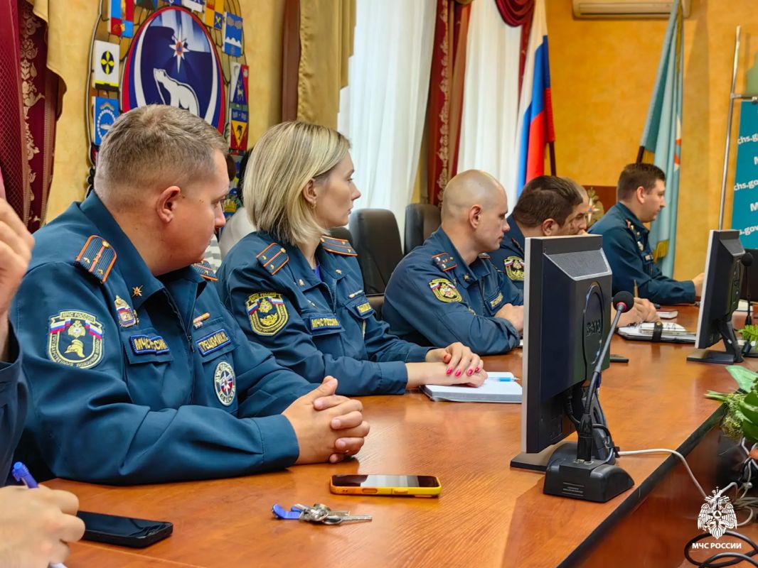 Единый день голосования. В преддверии Единого дня голосования, который состоится 18, 19 и 20 сентября, в #МЧСМурманск состоялась встреча с личным составом